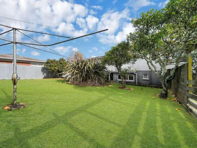26 Ray Small Drive, Papakura