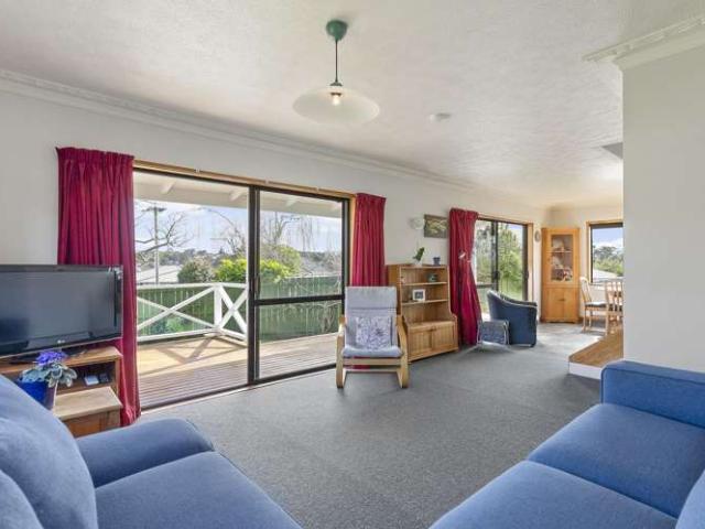 26a Cliff View Drive, Green Bay, Waitakere City