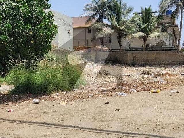 26th Street 666 Yards Plot For Sale Near Masjid Easy to main Road