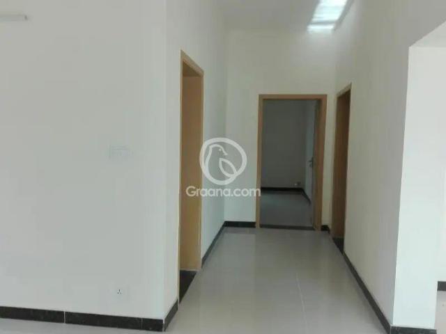 2700 Ft² Flat for Sale