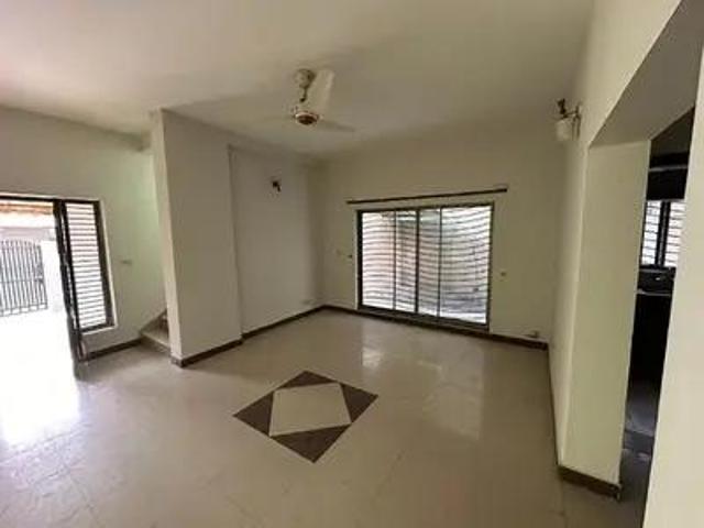 2700 Ft² Flat for Sale