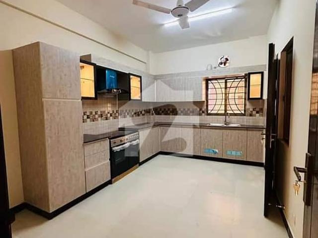 2700 Square Feet Flat For Sale