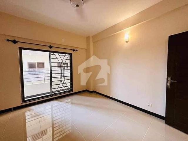 2700 Square Feet Flat For Sale In Cantt
