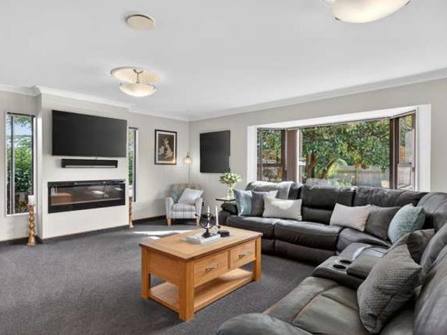 270A High Street South, Carterton