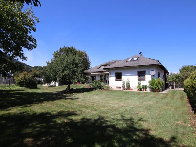 270M² Gepflegter Bungalow Zweifamilienwohnhaus mit Ausgebautem Dachgeschoss und 1.318M² Grund in Viktring in Toplage