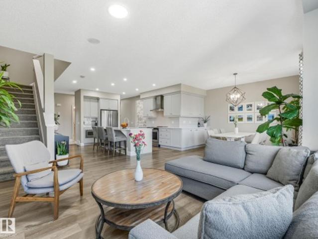 2716 Street Nw, Edmonton, AB, T6M 0W7 house for sale | Listing ID E4497 | Royal LePage