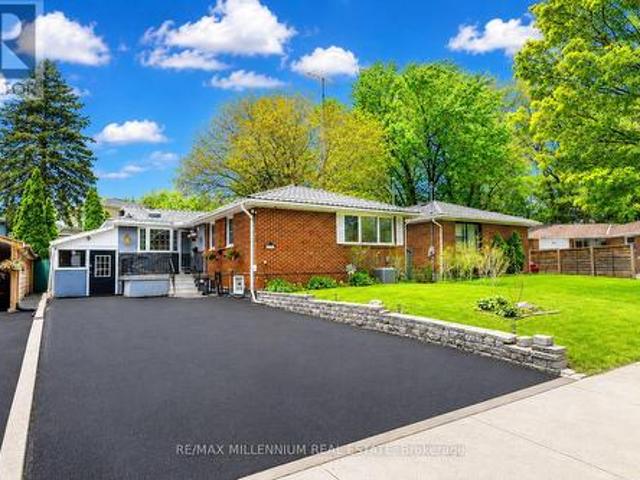 271 Thistle Down Boulevard W, Toronto, ON, M9V 1K6 house for sale | Listing ID W13165 | Royal LePage