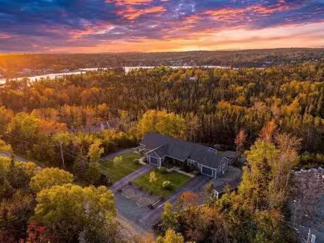 27/29 Pioneer Hill, Whites Lake, NS, B3T 1W7 house for sale.