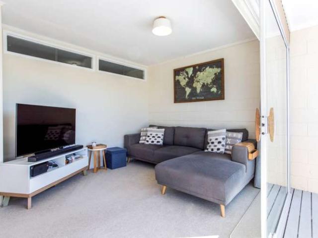 2/72 Cockayne Crescent, Sunnynook, North Shore City