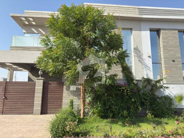 272 Sq Yd Luxury Villa For Sale Precinct 8, Near Grand Jamia Mosque, Bahria Town Karachi A+ Construction | 5 Bedrooms, Drawing, Dining, TV Lounge & American Kitchen 5 Min from Main Gate | Near Park, Mosque, Schools & Commercial