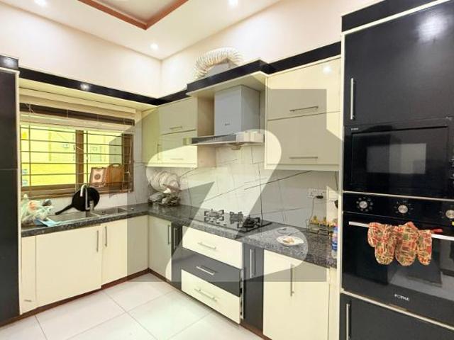 272 Sq Yd Villa For Sale Precinct 6. A+ Construction | 4 or 5 Beds | Drawing, Dining, Lounge, Modern Kitchen & Greasy Kitchen. Just 5 Mins Drive from Main Gate | Near Park, Mosque, Beacon House School, Midway Commercial & Bahria Heights. Bahria Town Precinct 6