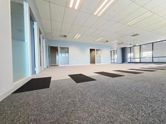 272m2 office to let at summit place.
