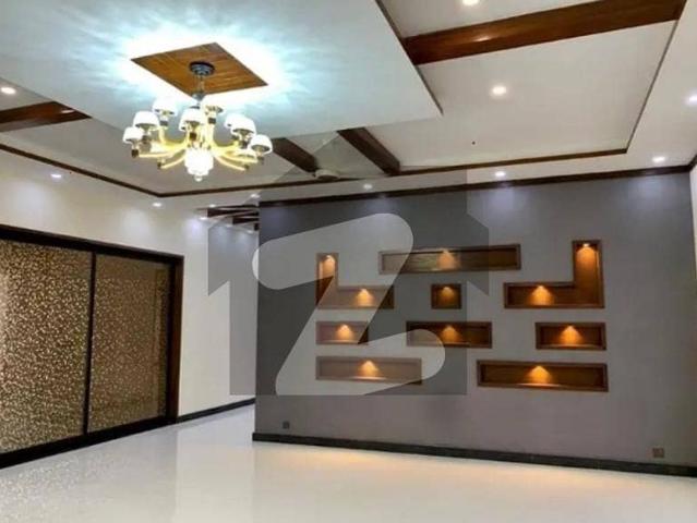272sq Yard 5 Bedrooms Luxury Villa Is Available FOR RENT. 6km From Entrance Of BTK. 5 Bed DDL 2 Kitchens