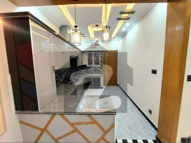 272sq yd 4 & 5 Bedrooms Luxury Villa FOR SALE. Adjacent to Jinnah Avenue, Easy access to Entrance facing GRAND MOSQUE. All facilities nearby and utilities present. Bahria Town Precinct 16