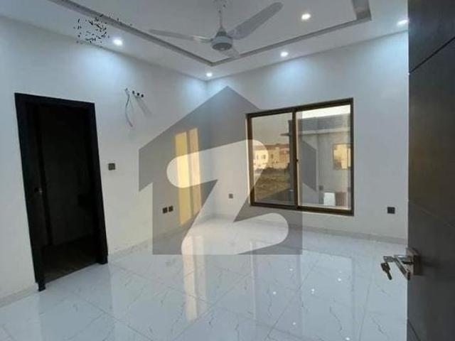 272 Sq Yd 5 Bedrooms Luxury Villa Is Available FOR RENT. 6km From Entrance Of BTK. 5 Bed DDL 2 Kitchens Bahria Town Precinct 8