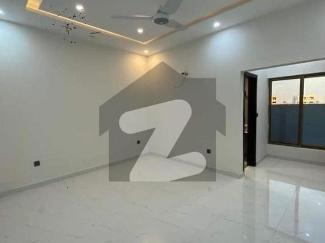 272sq yd 5 Bedrooms Luxury Villa is Available FOR RENT. 6km from Entrance of BTK. 5 Bed DDL 2 Kitchens Bahria Town Precinct 8