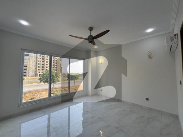 272sq yd LUXURY 5 BEDROOMS Villa in Precinct 8. All aminities nearby including Park, Grand Mosque & Gallery. 5min drive from main gate of BTK. Bahria Town Precinct 8