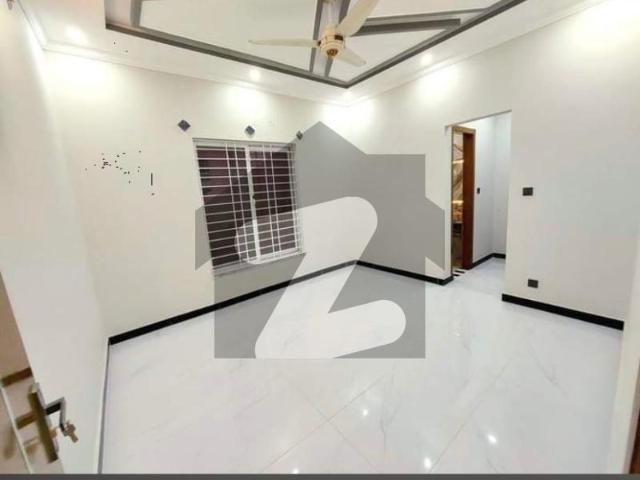 272sq yd Ready to Move Villa in Precinct 1 0.5km from main entrance. A One Construction Standard 5Bed Drawing Dining Lounge Bahria Town Precinct 1