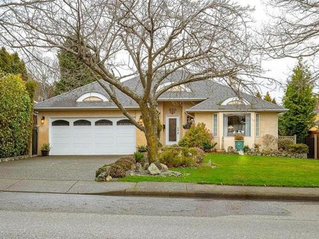 2735 Cadboro Bay Rd, Oak Bay, BC, V8R 5J6 house for sale | Listing ID 989555 | Royal LePage