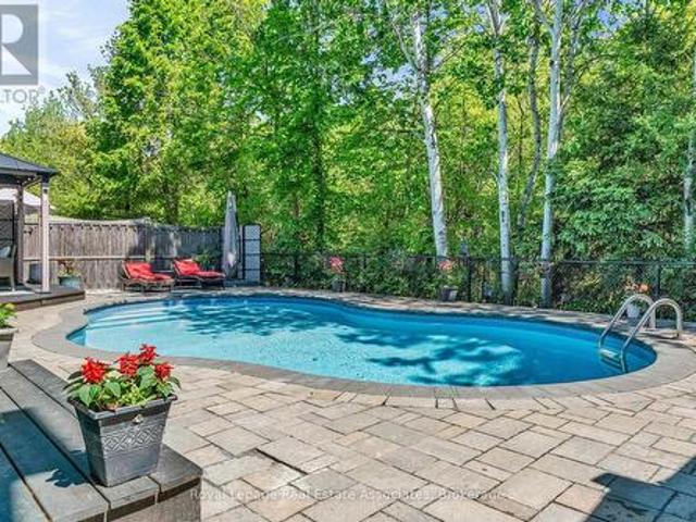273 Duskywing Way, Oakville, ON, L6L 6X5 house for sale | Listing ID W12259 | Royal LePage
