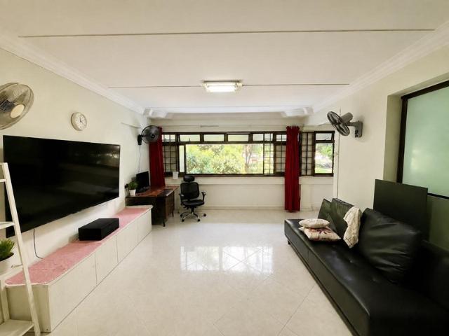 273 Toh Guan Road HDB Apartment For Sale, $630,000, 3 Bed 2 Bath 1,087 sqft $580.00 psf