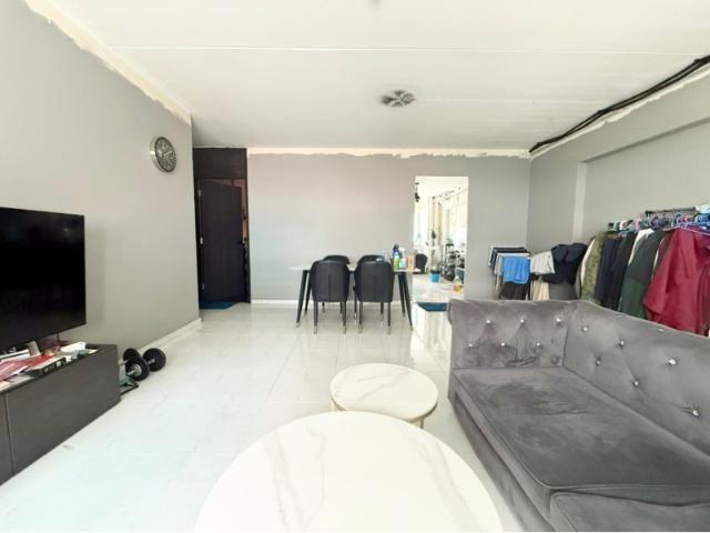 274 Yishun Street 22 HDB Apartment For Sale, $478,000, 3 Bed 2 Bath 1,119 sqft $427.00 psf