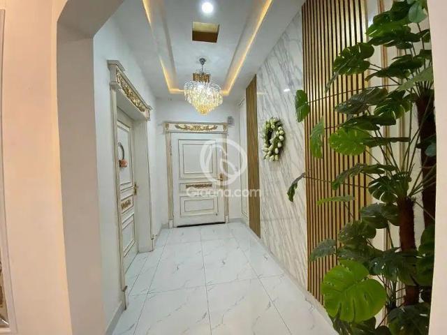 2750 Ft² Flat for Sale
