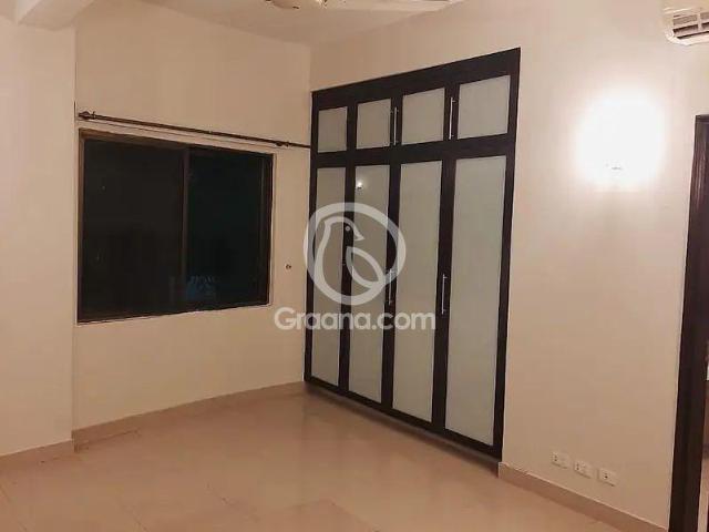 2750 Ft² Flat for Sale