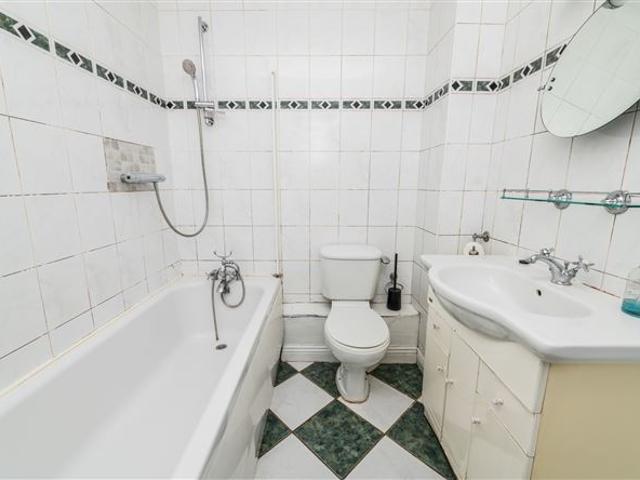 275,000 | 28 The Waterfront, The Harbour, Naas, Co. Kildare Sherry FitzGerald O'Reilly Naas 5010 MyHome. Ie Residential