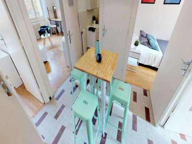 275 Garibaldi 4 #3 Chambre