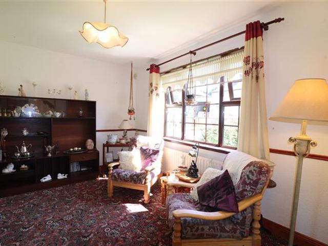 279,500 |'Bromac' 20 Crossroads, Killaloe, Clare Harry Brann Auctioneers & Valuers 5006 MyHome. Ie Residential