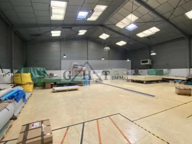 2800 M² ENTREPOT BUREAUX A VENDRE A FONTENAY