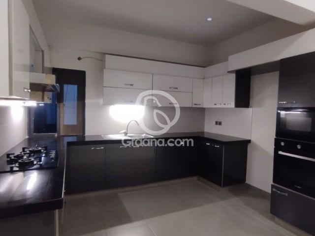 2800 Ft² Flat for Rent