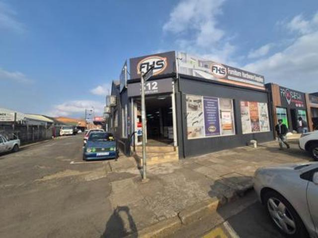 280 sqm retail shop to let in pieter.