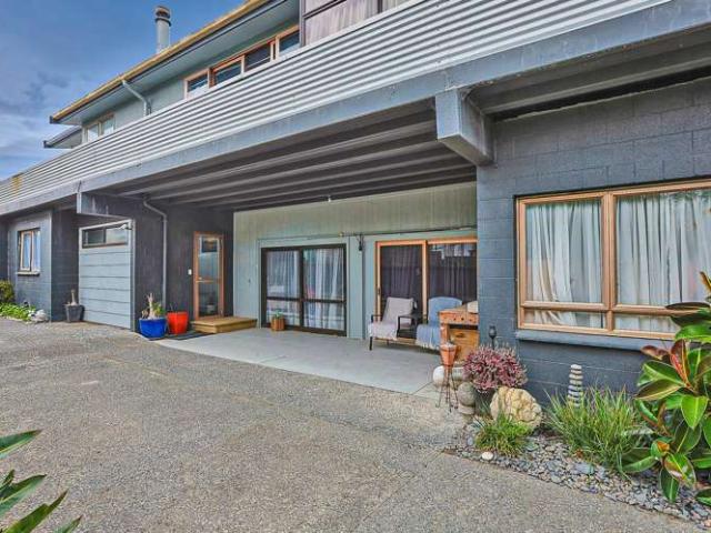 2/80 The Esplanade, Westshore, Napier City