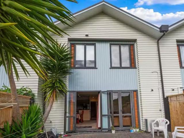28/11 The Avenue, Albany, North Shore City
