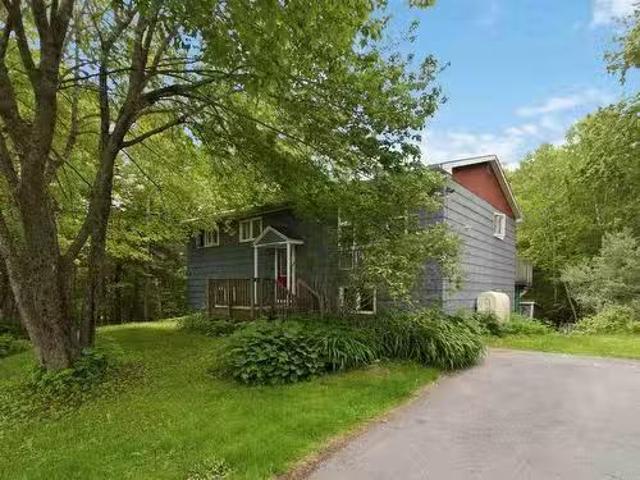 2856 Beaver Bank Road, Beaver Bank, NS, B4G 1E6 house for sa.