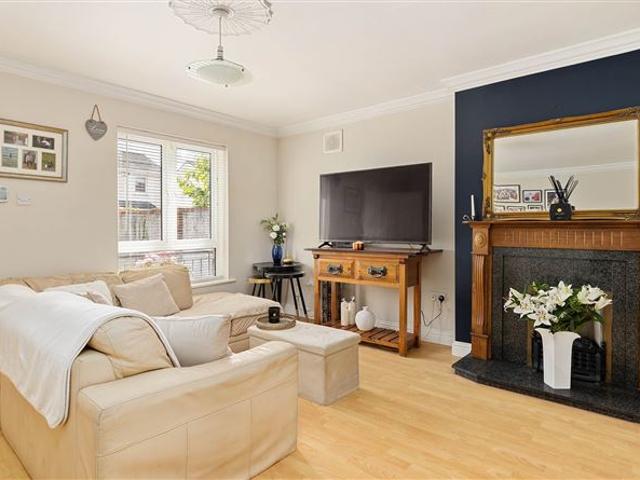 285,000 | 9 Gandon Mews, Lucan, County Dublin TEAM LORRAINE MULLIGAN RE/MAX Results Celbridge 5017 MyHome. Ie Residential