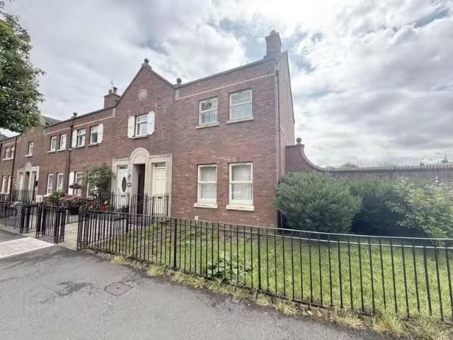 285 Albertbridge Road
