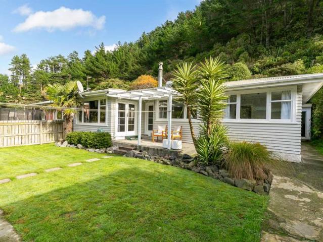 285 Happy Valley Road, Owhiro Bay, Wellington City For Sale