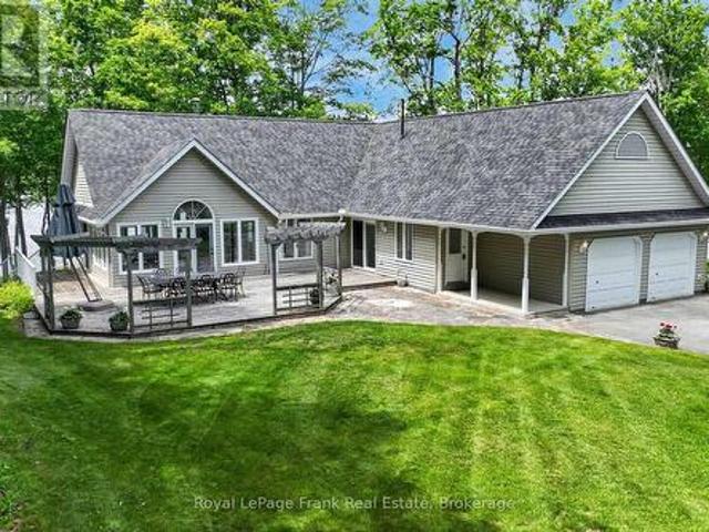 2864 Antelope Trail, Selwyn, ON, K0L 2H0 Luxury House for sale | Listing ID X13492 | Royal LePage Carriage Trade Luxury Properties