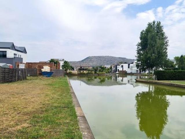 286 m² Land available in The Island Estates