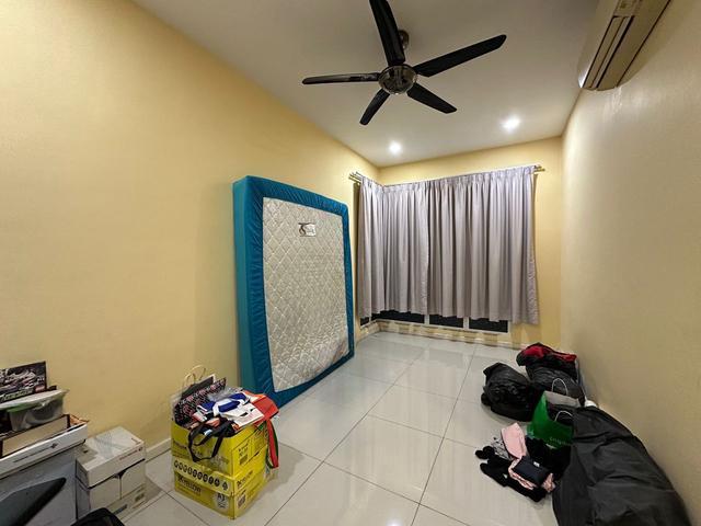 288 Residency Good Condition Unit Below Market value freehold Unit