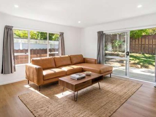 2/8 Thistledew Place, Bayview, North Shore City
