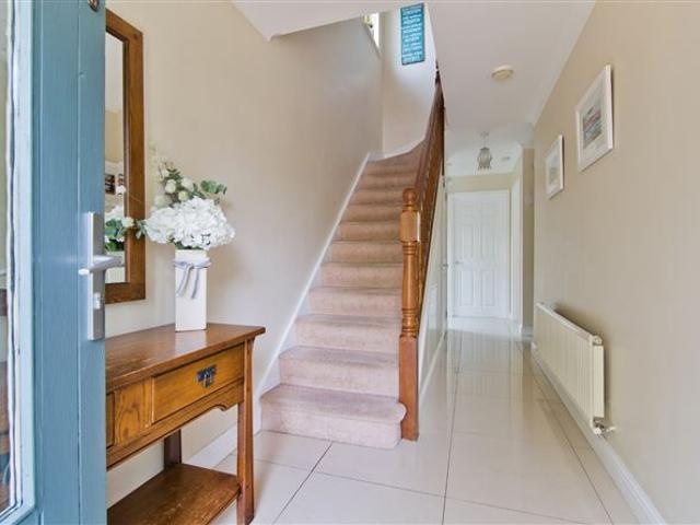 28 Woodstown Drive, Knocklyon, Dublin 16 Sherry FitzGerald Templeogue 4932 MyHome. Ie Residential