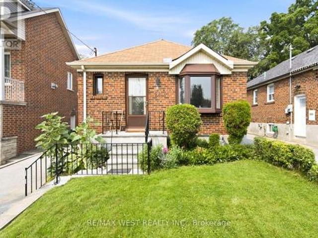 28 Aldgate Avenue, Toronto, ON, M8Y 3L6 house for sale | Listing ID W13582 | Royal LePage