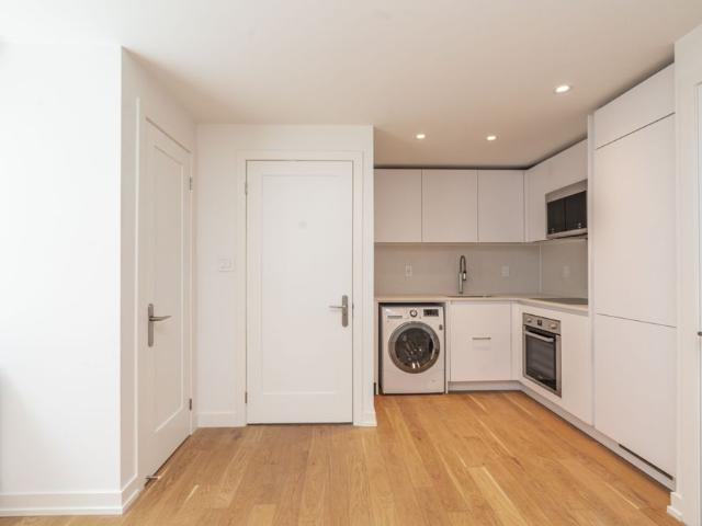 28 Balmoral Ave