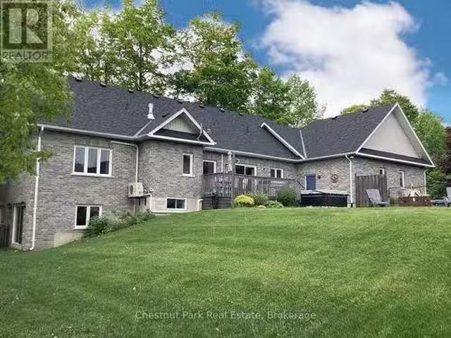 28 Boyd Crescent, Oro Medonte Moonstone, ON, L0K 1N0 house.