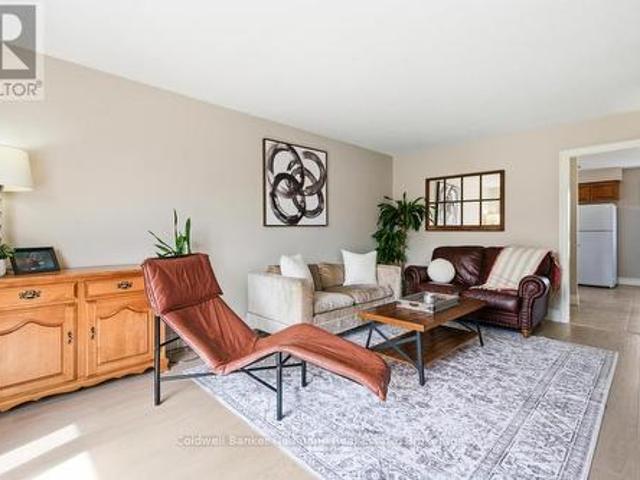 28 Chartwell Crescent, Guelph Dovercliffe Park/Old University, ON, N1G 2T7 house for sale | Listing ID X13566 | Royal LePage