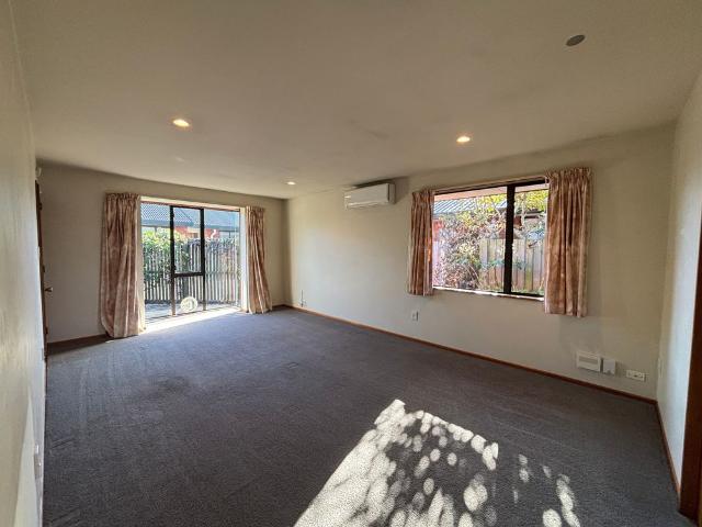 2/8 Dallas Street